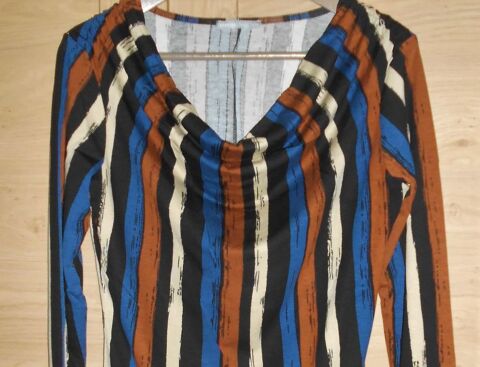 Haut noir ray� multicolore col b�nitier   3 Suisses   T 40 5 Domart-en-Ponthieu (80)