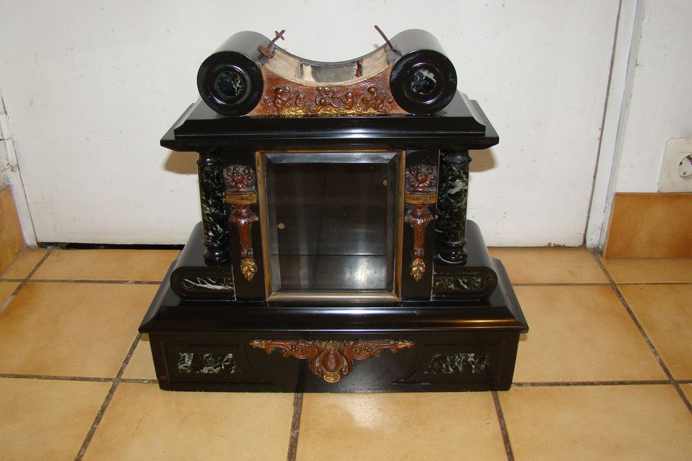 Cisson de pendule en marbre - Epoque Napol&eacute;on III circa 1860 Décoration