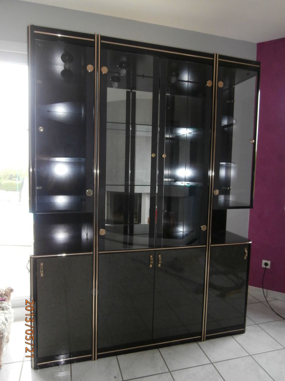 meuble vitrine contemporain avec luminaire interieur Meubles