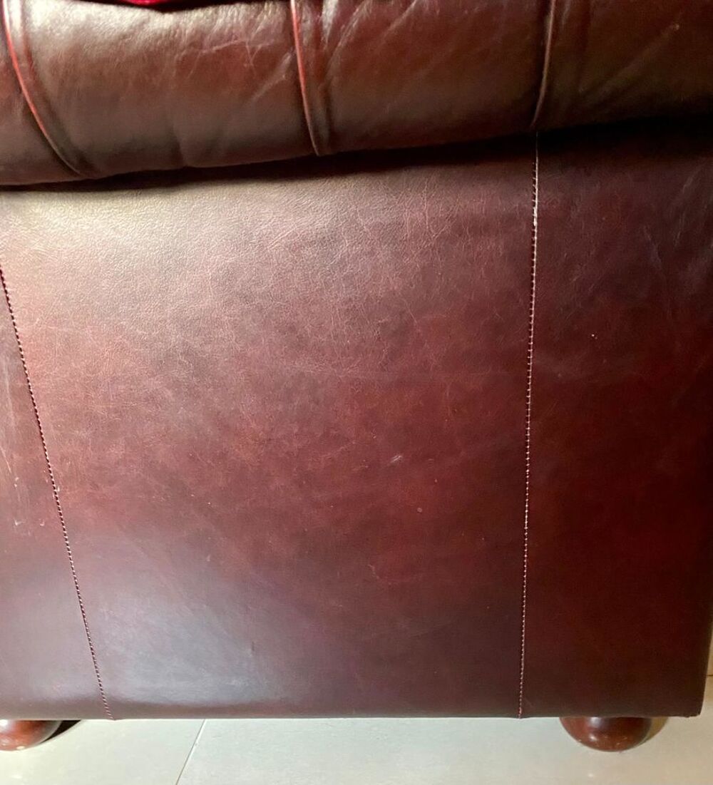LOT 2 CANAPES CHESTERFIELD VINTAGE HAUT DE GAMME Meubles