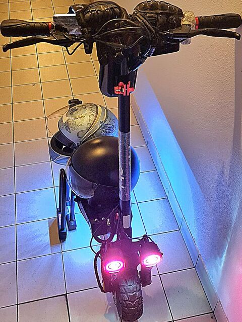 Trottinette électrique CASQUE ANTIVOL GANTS MOTO ROUES 4X4 2600 Villeurbanne (69)