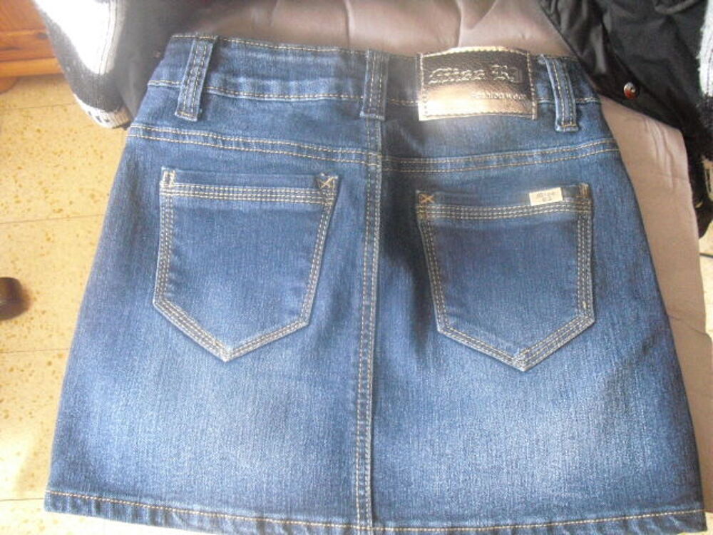 JUPE EN jean NEUVE MISS RJ TAILLE 34 Vêtements