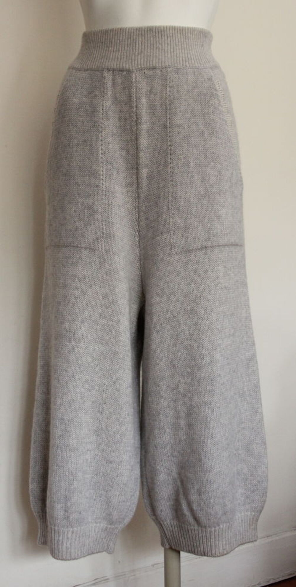 Pantalon sarouel cachemire LACOSTE T. 36/38 Fr Vêtements