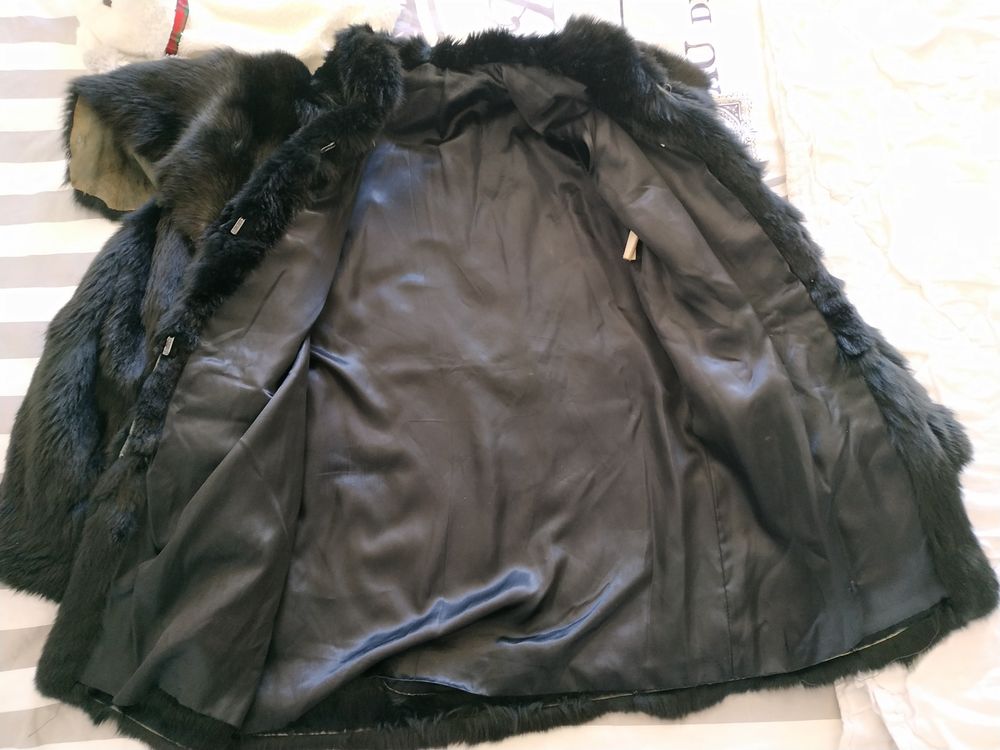 Veste en fourrure v&eacute;ritable noir
Vêtements