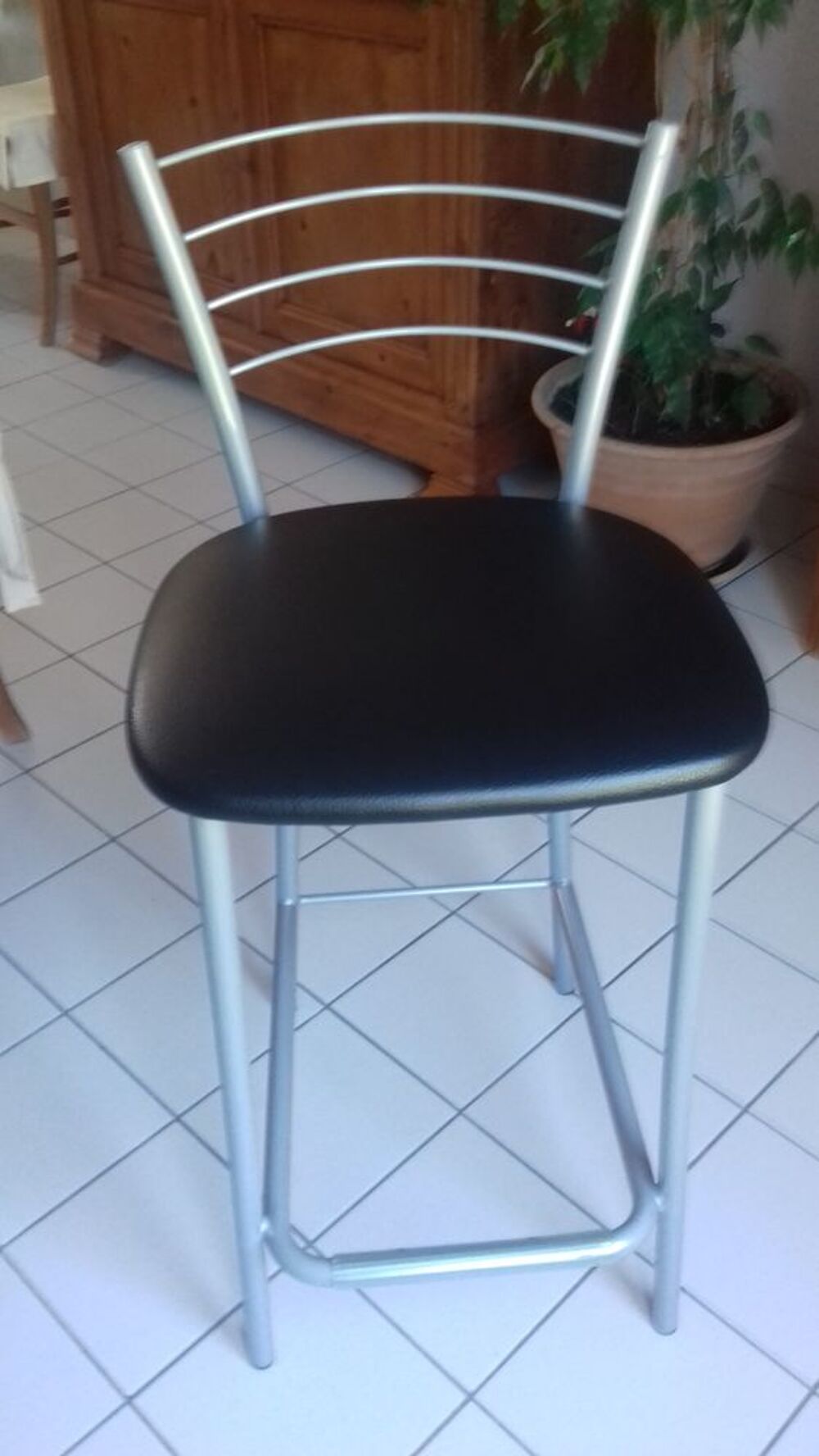 4 CHAISES SCNACK Meubles