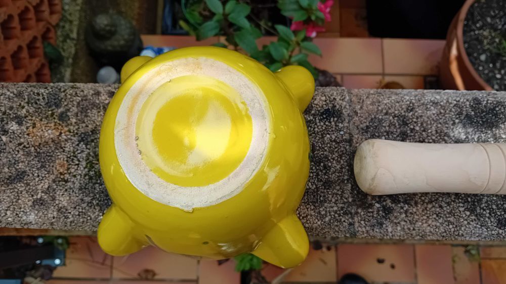 MORTIER EN CERAMIQUE JAUNE ET SON PILON EN BOIS SUPERBE VALAURIS? Décoration