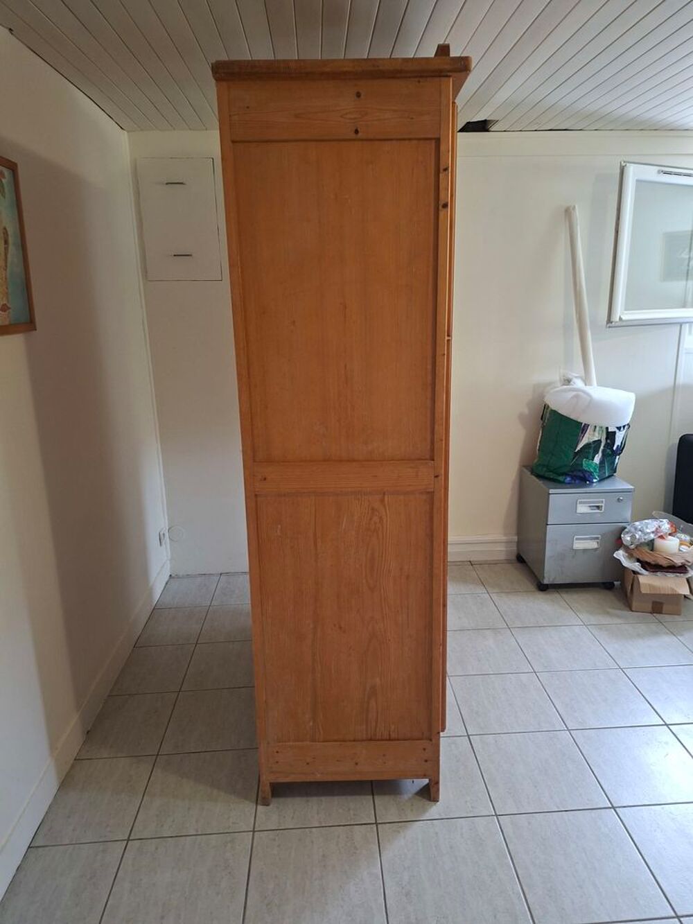 Armoire en pin massif Meubles