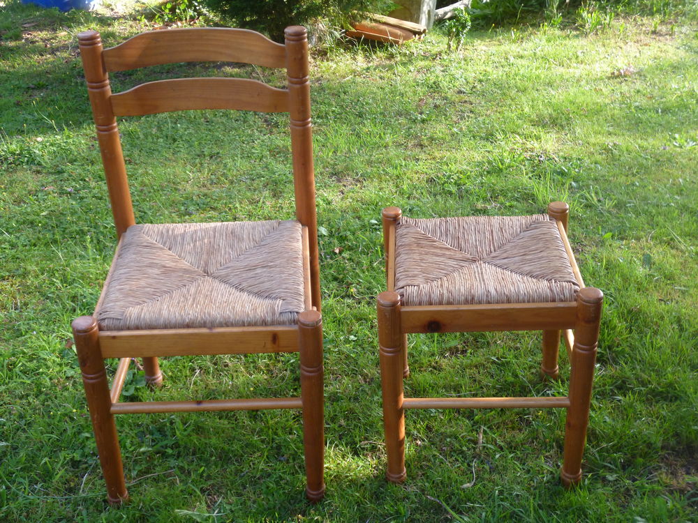 Une chaise et un tabouret Meubles