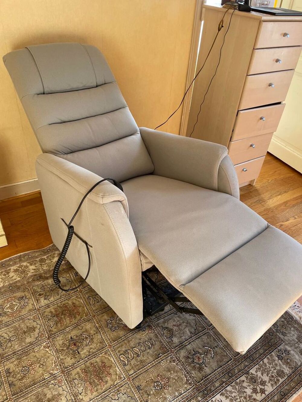 Fauteuil de repos releveur &agrave; 2 moteurs Meubles