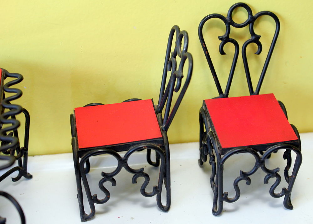 Mobilier fer forg&eacute; et formica pour poup&eacute;e mannequin 50-60 Jeux / jouets