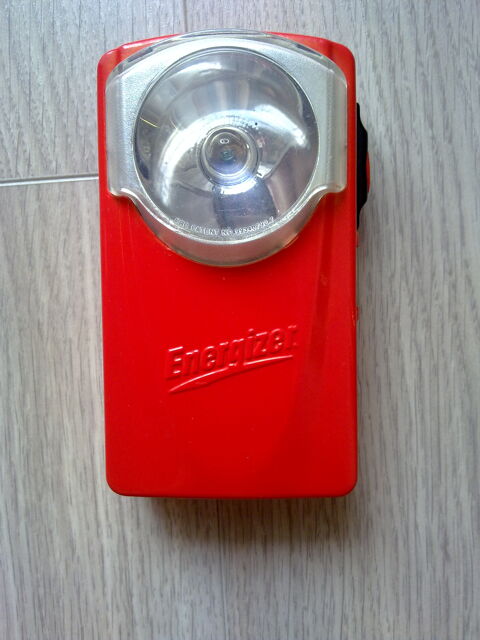 Lampe poche plate mtal rouge vintage 5 Clichy (92)