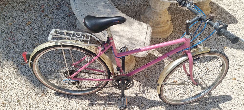 BEAU VELO FEMME de couleur ROSE Vélos