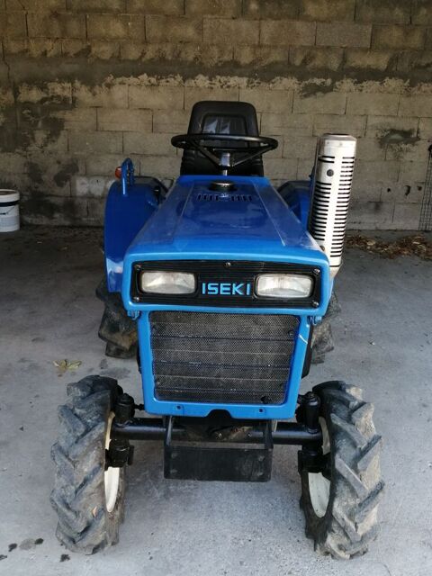 Tracteur ISEKI 5300 Mauz-sur-le-Mignon (79)