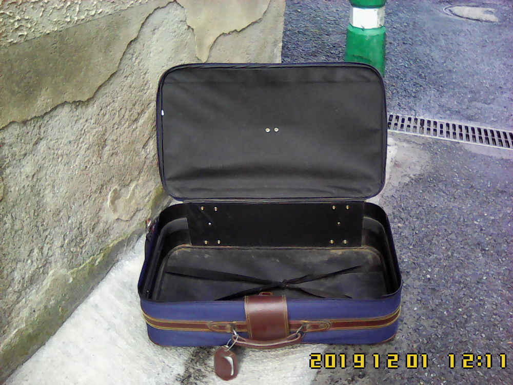 Valise sur roulettes Aquibag 41-42 litres. Maroquinerie