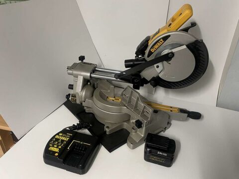SCIE A ONGLET DEWALT 24 VOLT JAMAIS UTILISER 
PLUS UNE LAME 550 38100 Grenoble