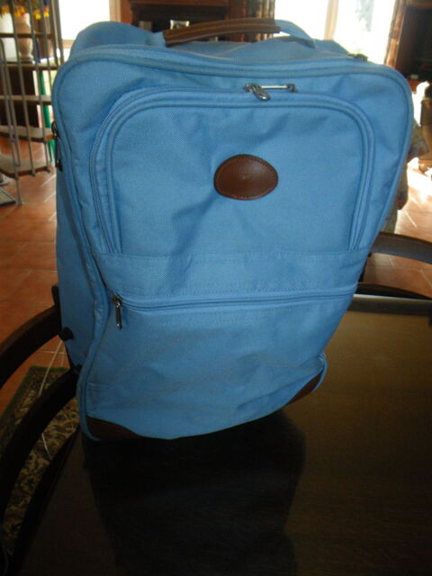 Grand Sac Valise � Roulettes Bleu Clair. 0 Savigny-en-V�ron (37)