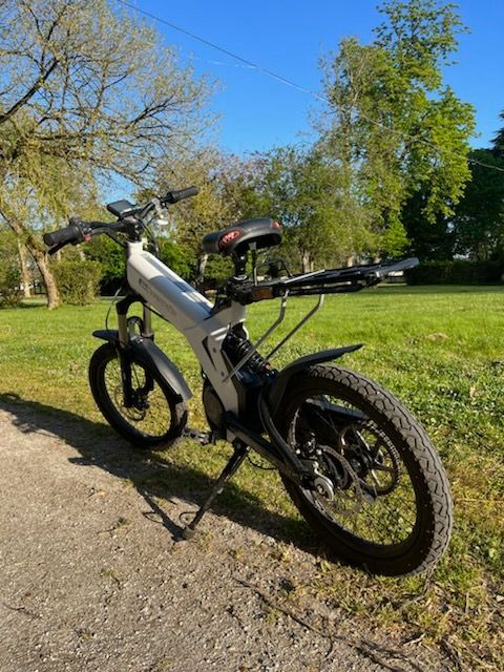 Achetez v lo etricks 100 quasi neuf annonce vente Saintes 17