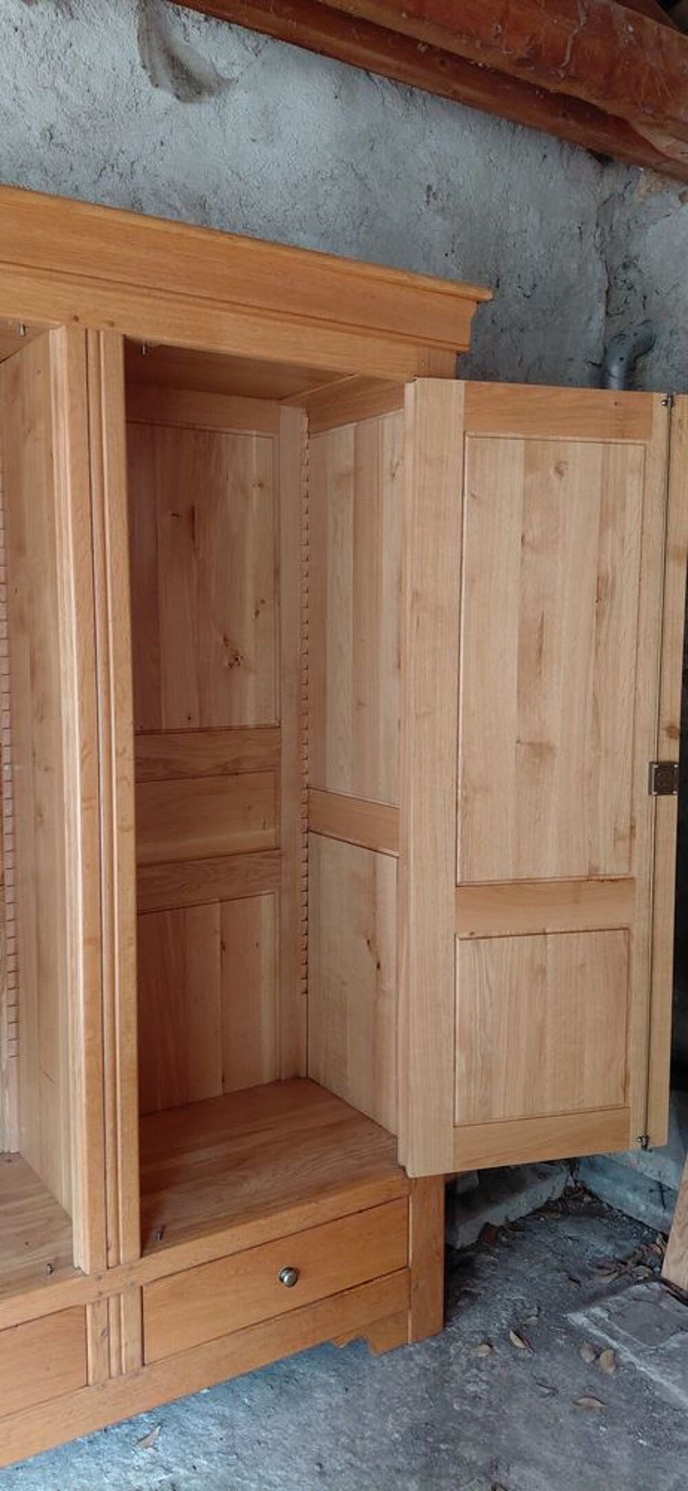 Armoire en bois 2 portes 2 tiroirs Meubles