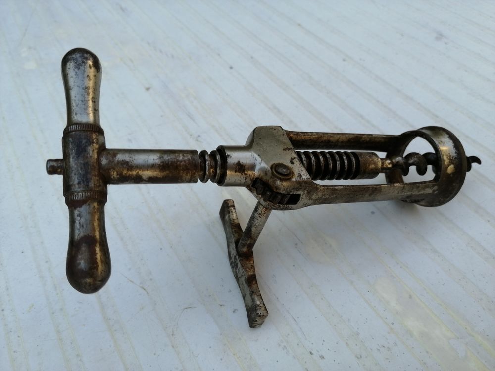 TIRE BOUCHON ANCIEN A CREMAILLERE TRES BON ETAT 