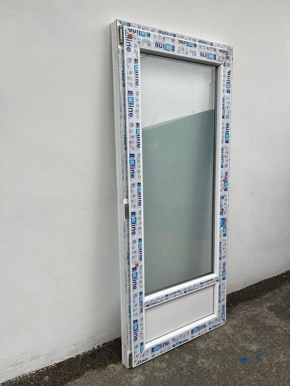 Porte-fen&ecirc;tre 1 vantail stock. TEL : 0768349324 Bricolage