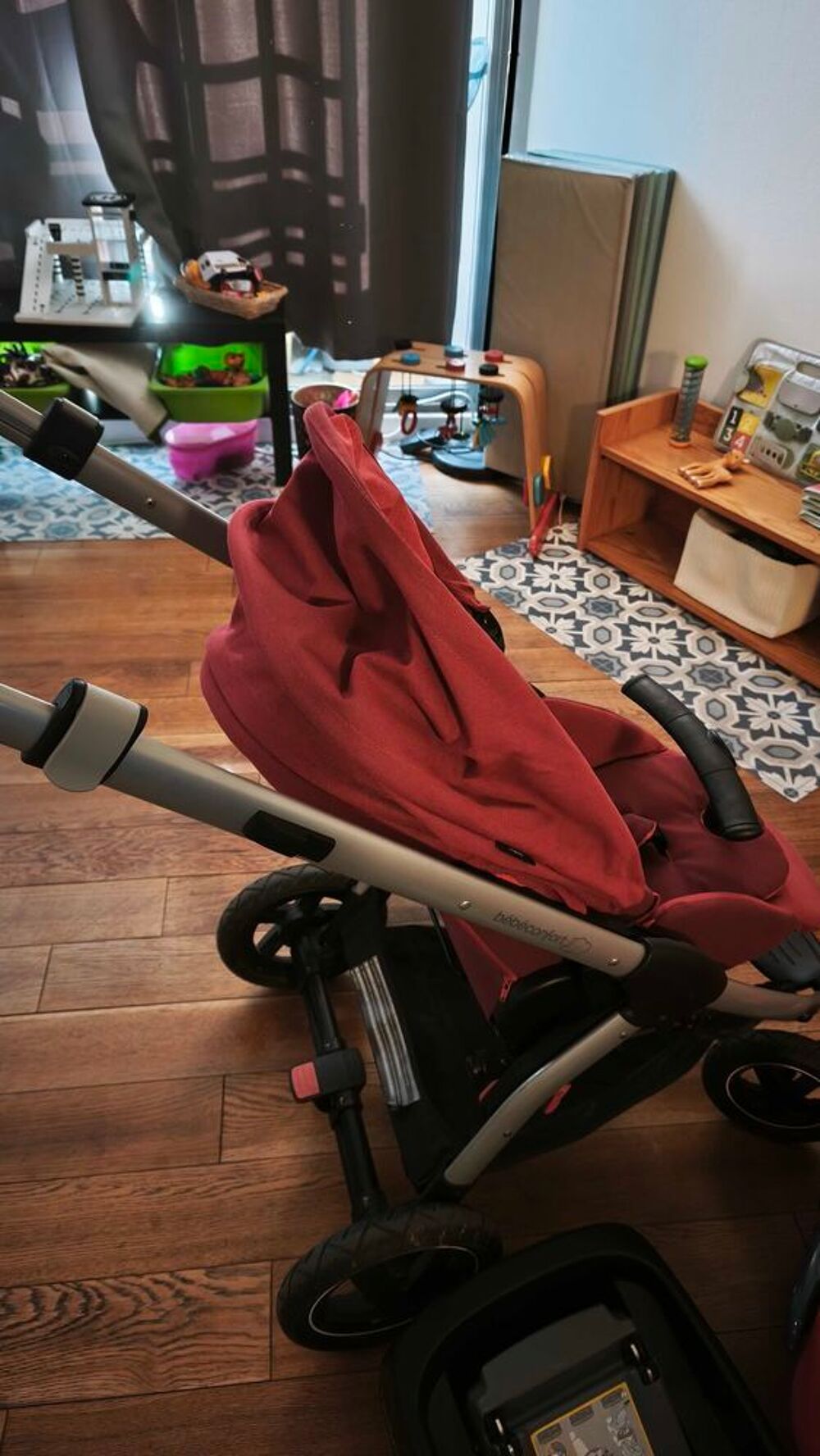 Poussette B&eacute;b&eacute; Confort Loola + cosy + 2 bases ISOFIX FamilyFix €" Excellent &eacute;tat Puériculture