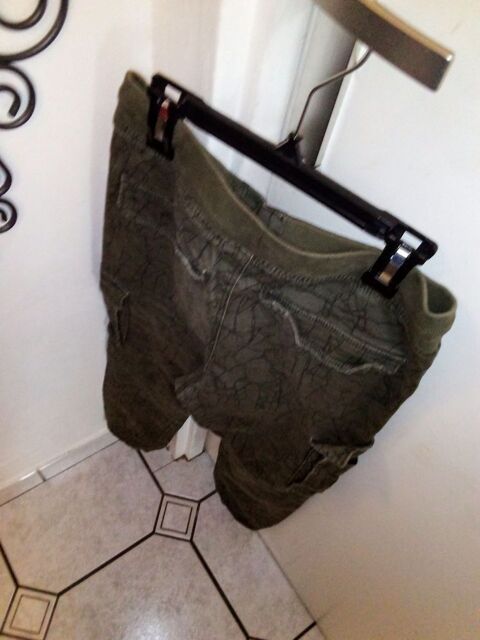 le  short.  enfant     taille  3  ..4ANS  hors envoi 5 Lampertheim (67)