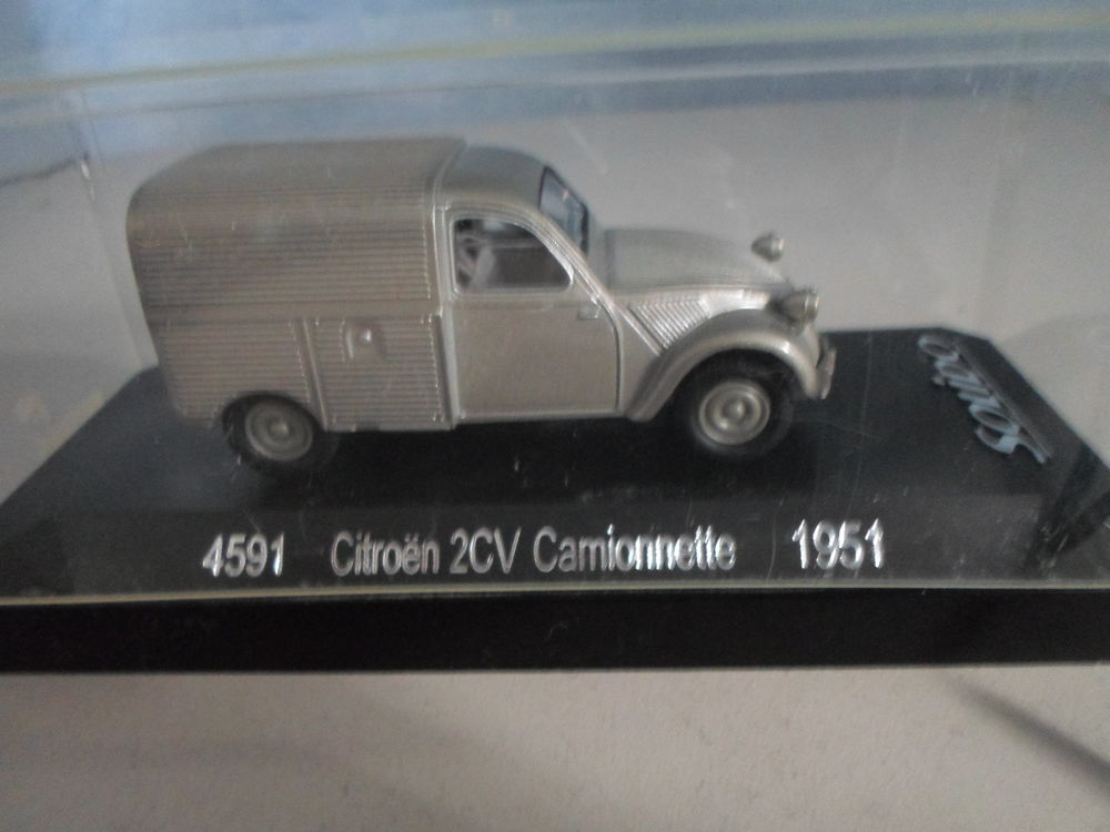 2 ch camionnette SOLIDO . 1/43eme 