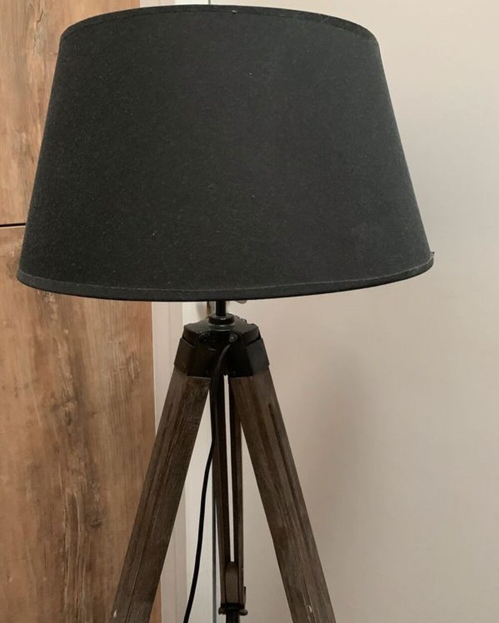 Lampadaire tr&eacute;pied Décoration