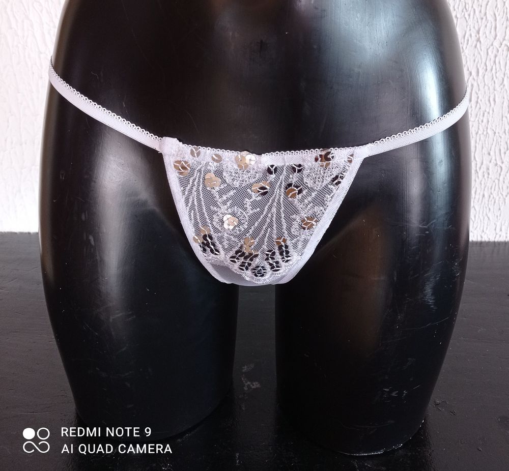 Nuisette femme blanche voile dentelle orn&eacute; de sequins S/M Vêtements