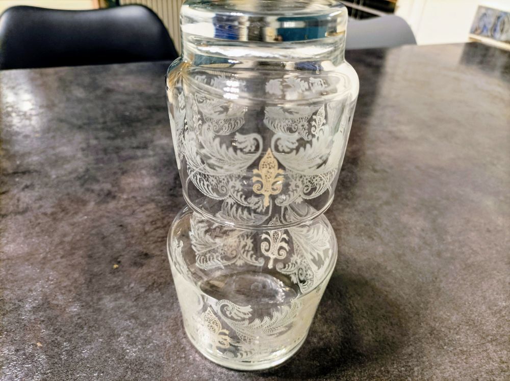 N&eacute;cessaire &agrave; eau pour la nuit Décoration