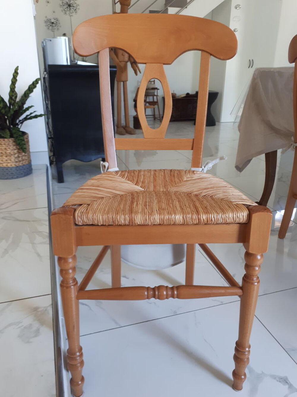 4 chaises &eacute;tait neuf Meubles