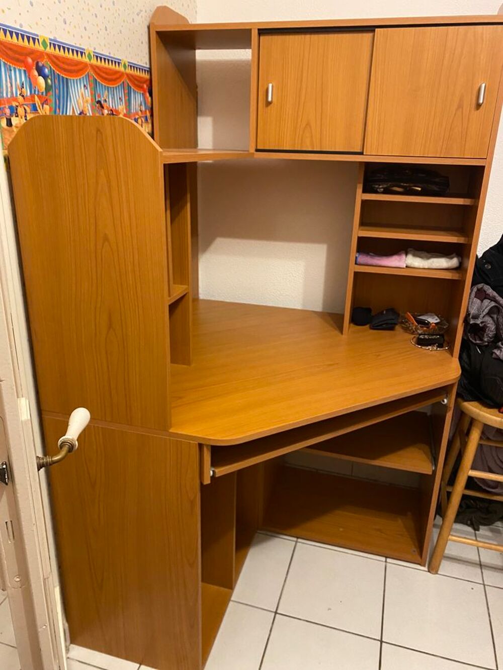 Bureau d'angle avec 14 emplacements de rangement Meubles
