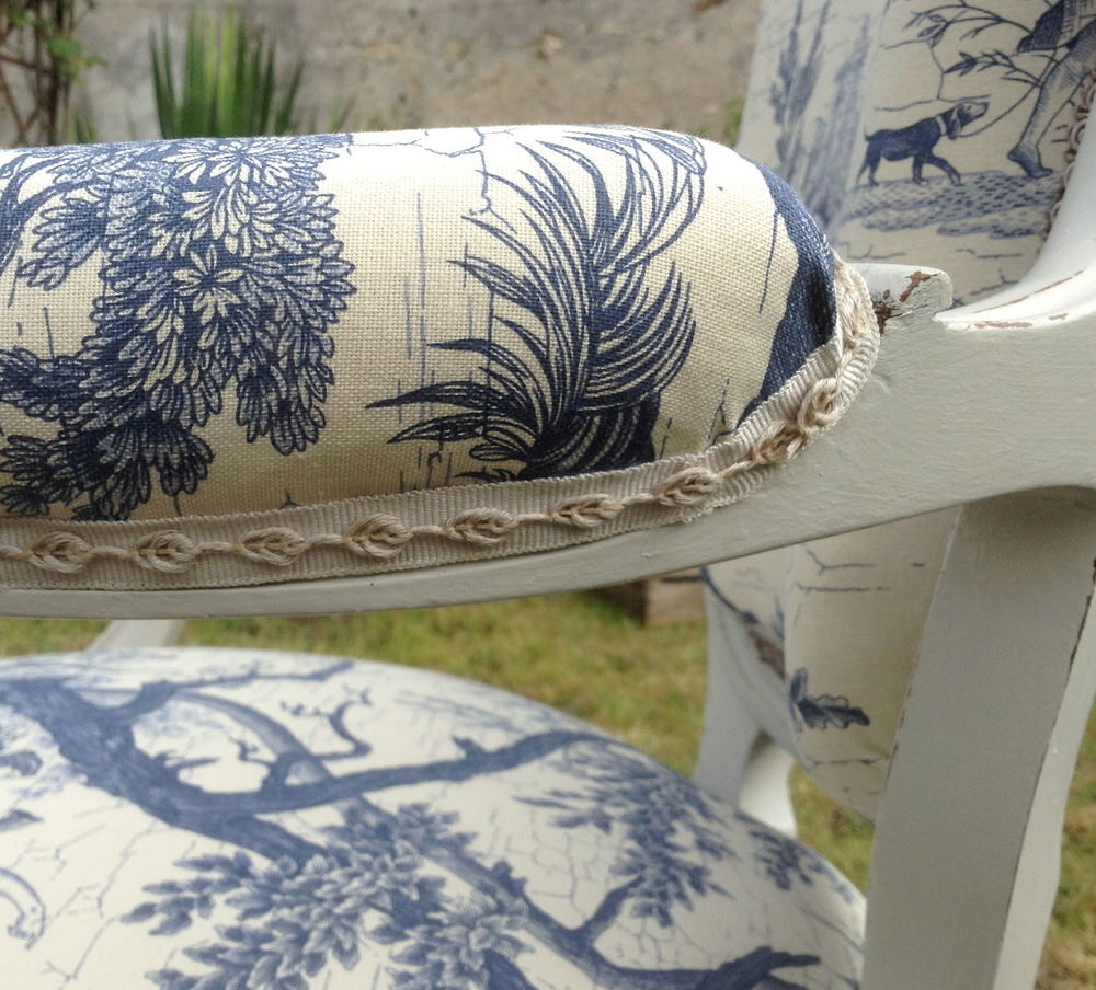 Fauteuil Louis Philippe. Restauration r&eacute;cente. Meubles