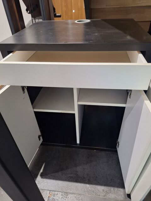 Bureau et meuble de rangement. Montbert (44)
