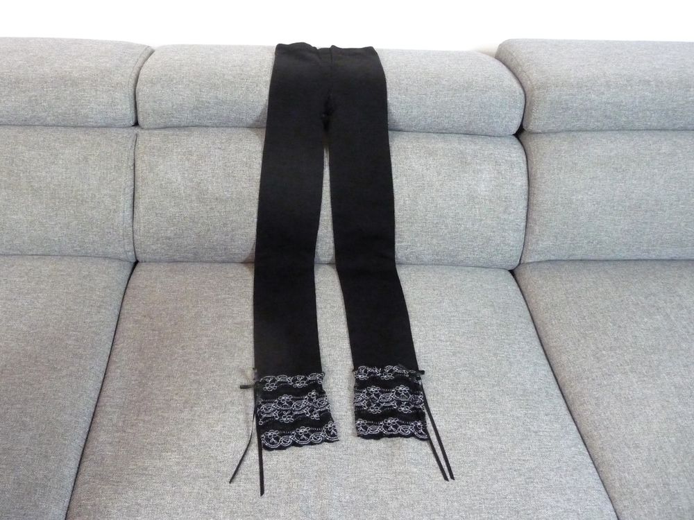 Legging/ Pantalon Noir avec sa Dentelle Noir et Blanc Vêtements