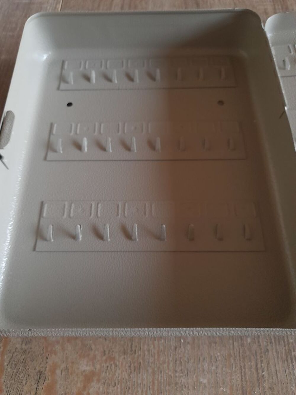 Armoire &agrave; cl&eacute;s murale Bricolage