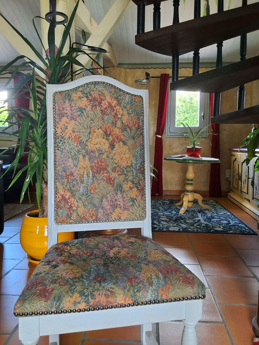 Chaise bois tapiss&eacute;e motif floral Meubles