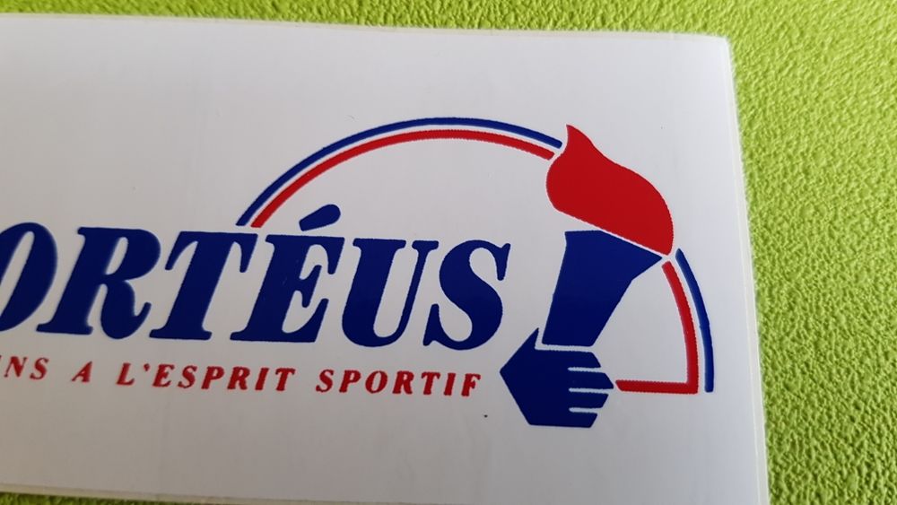 AUTOCOLLANT SPORT&Eacute;US 