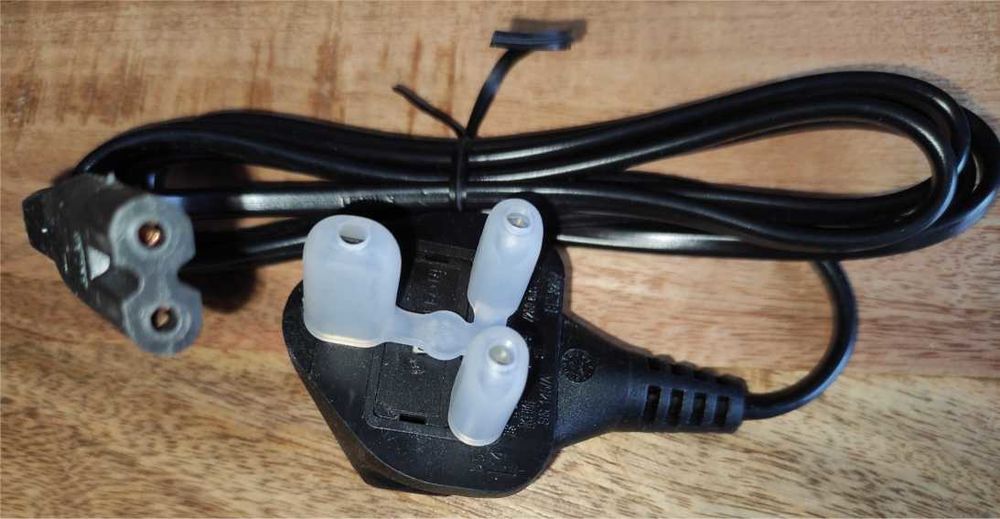 C&acirc;ble d'alimentation UK 1,5 m Bricolage