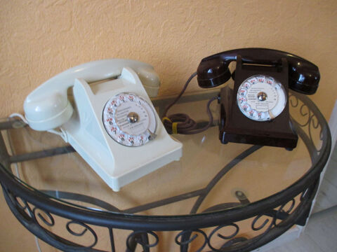 Deux U43 Bak�lite brun marbr� et blanc (Troc possible) 199 Saint-�lix-le-Ch�teau (31)