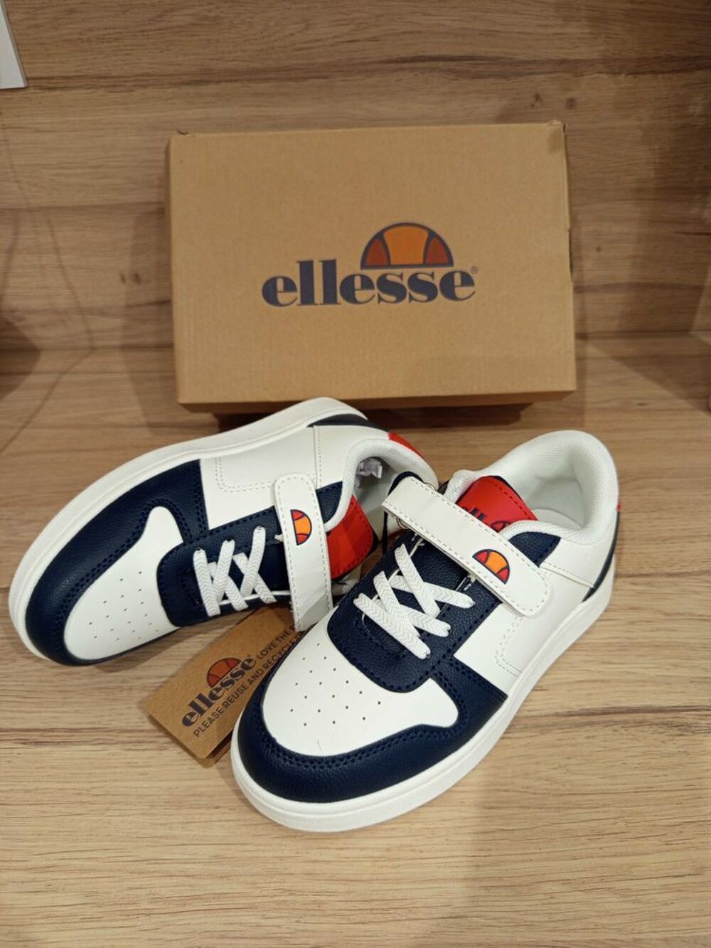 Paire de baskets / sneakers &agrave; scratch Ellesse pointure 34 neuves avec &eacute;tiquettes Chaussures enfants