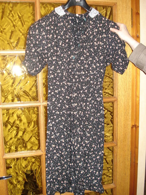 robe noire avec motifs VINTAGE 10 Mérignies (59)
