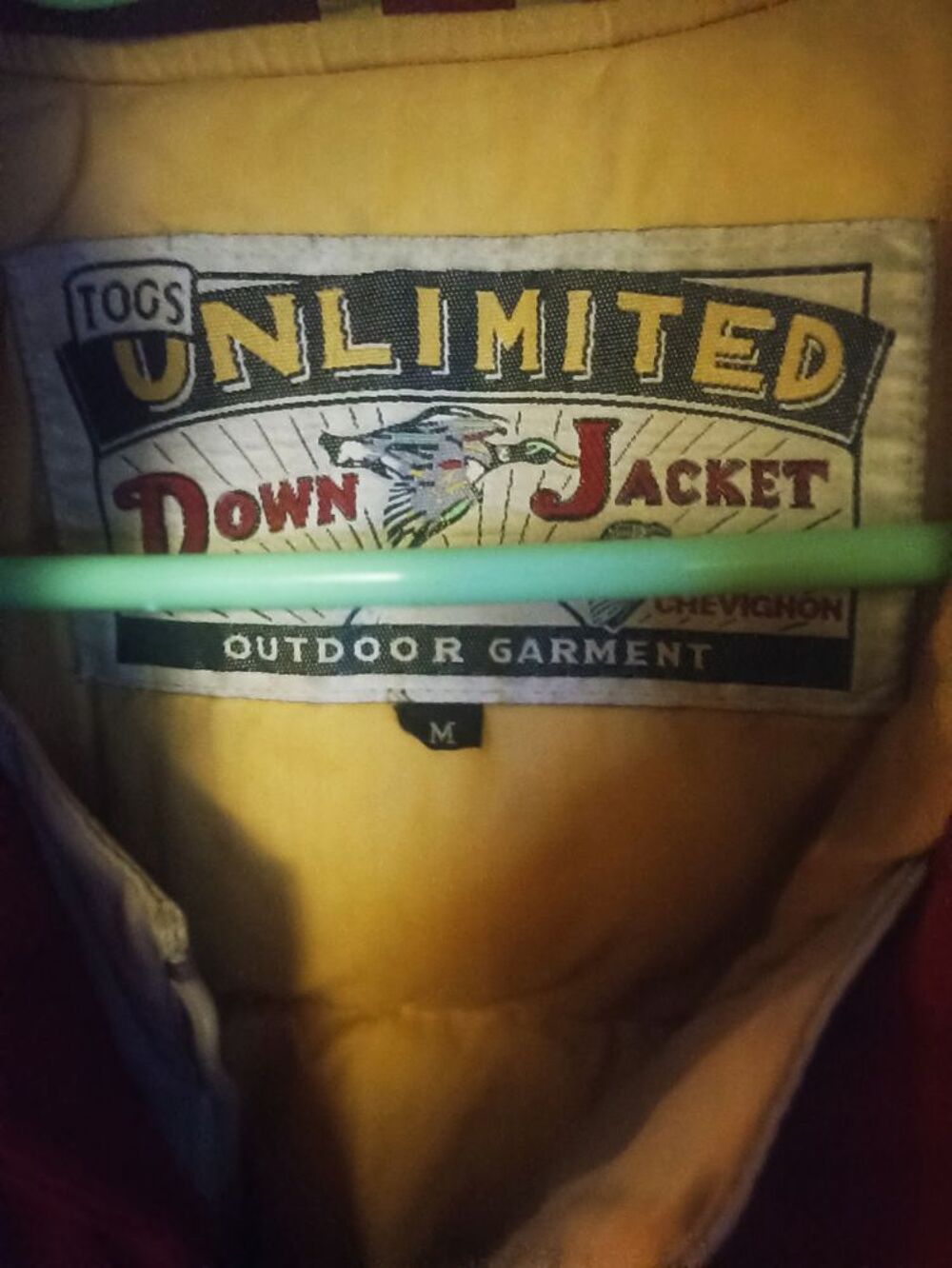Blouson Chevignon, rare. Imperm&eacute;able, avec capuche. Vêtements