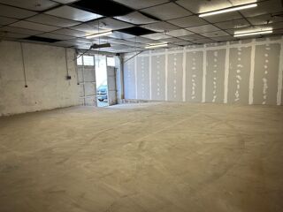  Parking / Garage  louer 150 m