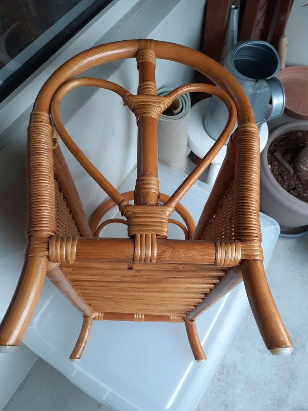 Porte revue en rotin Décoration