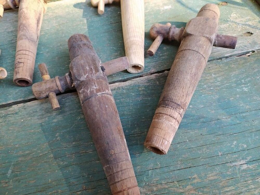 Lot Anciens Robinets &agrave; Fut Champlures en Bois Bricolage