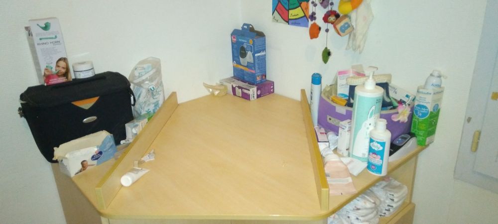Meuble &agrave; langer de coin Mobilier enfants
