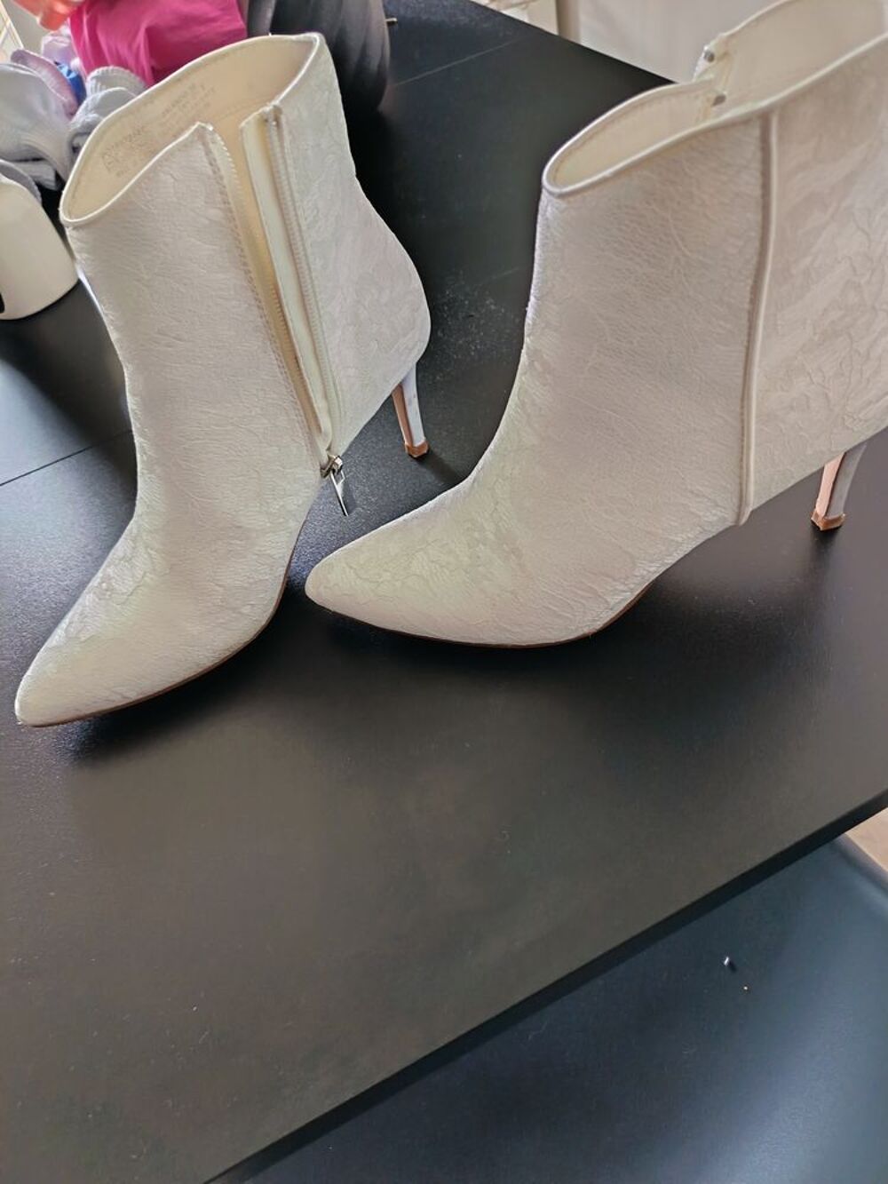 Botte longue noir et bottines blanche Chaussures