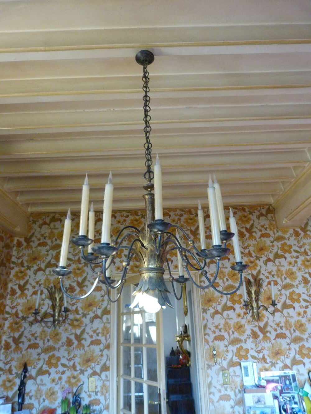 Lustre en fer forg&eacute; avec dorure Dcoration