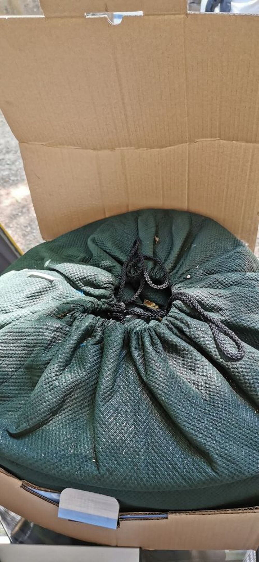 HOUSSE hivernage 
Faire offre dans la limite du raisonnable Jardin